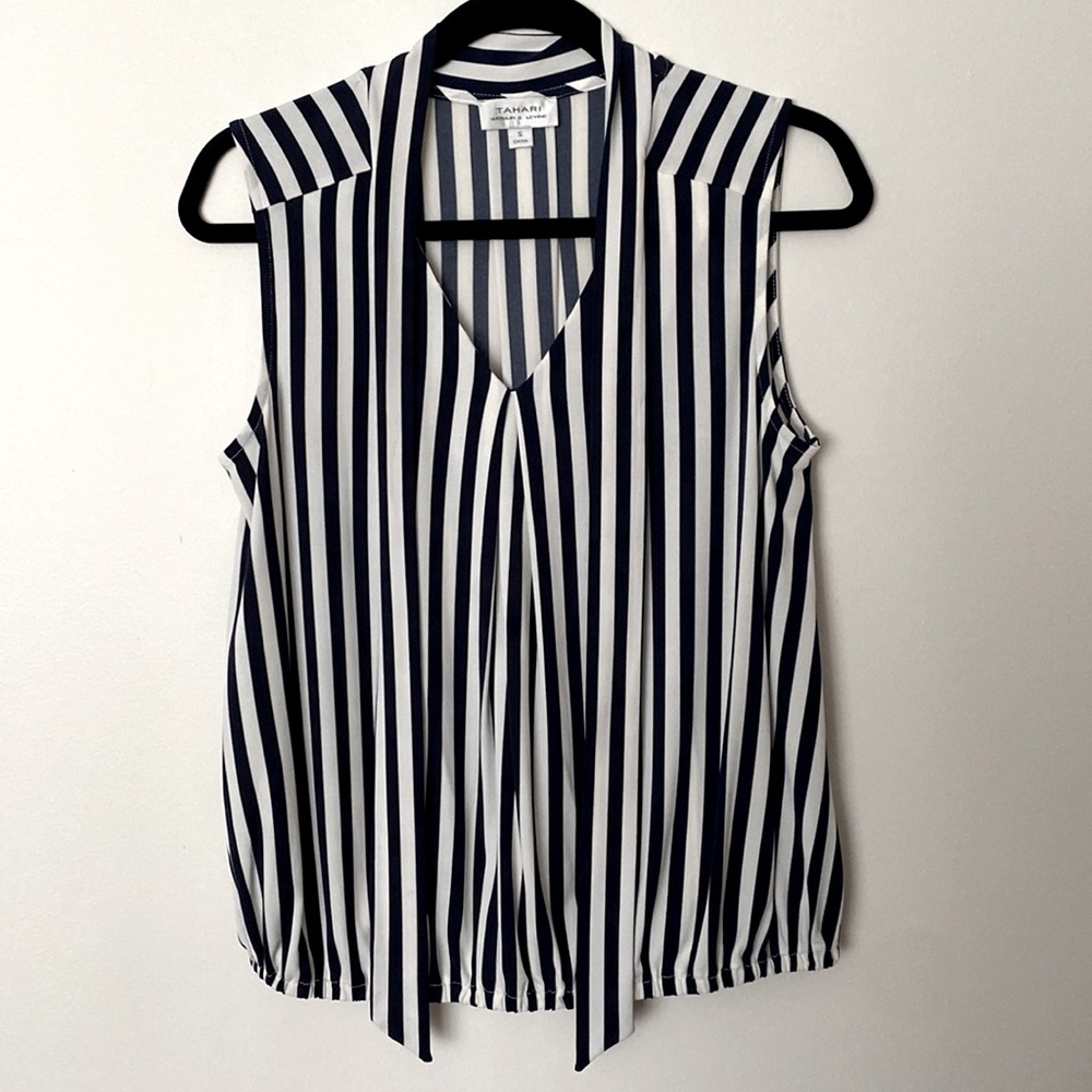 Tahari sleeveless tie front blouse size small